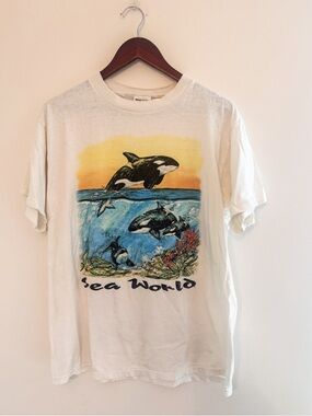 Vintage Sea World Orca Graphic Tee